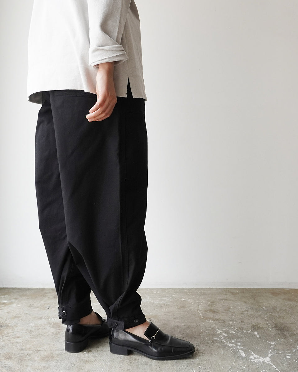 TUKI over pants / black / cotton serge 服 通販 【正規販売店