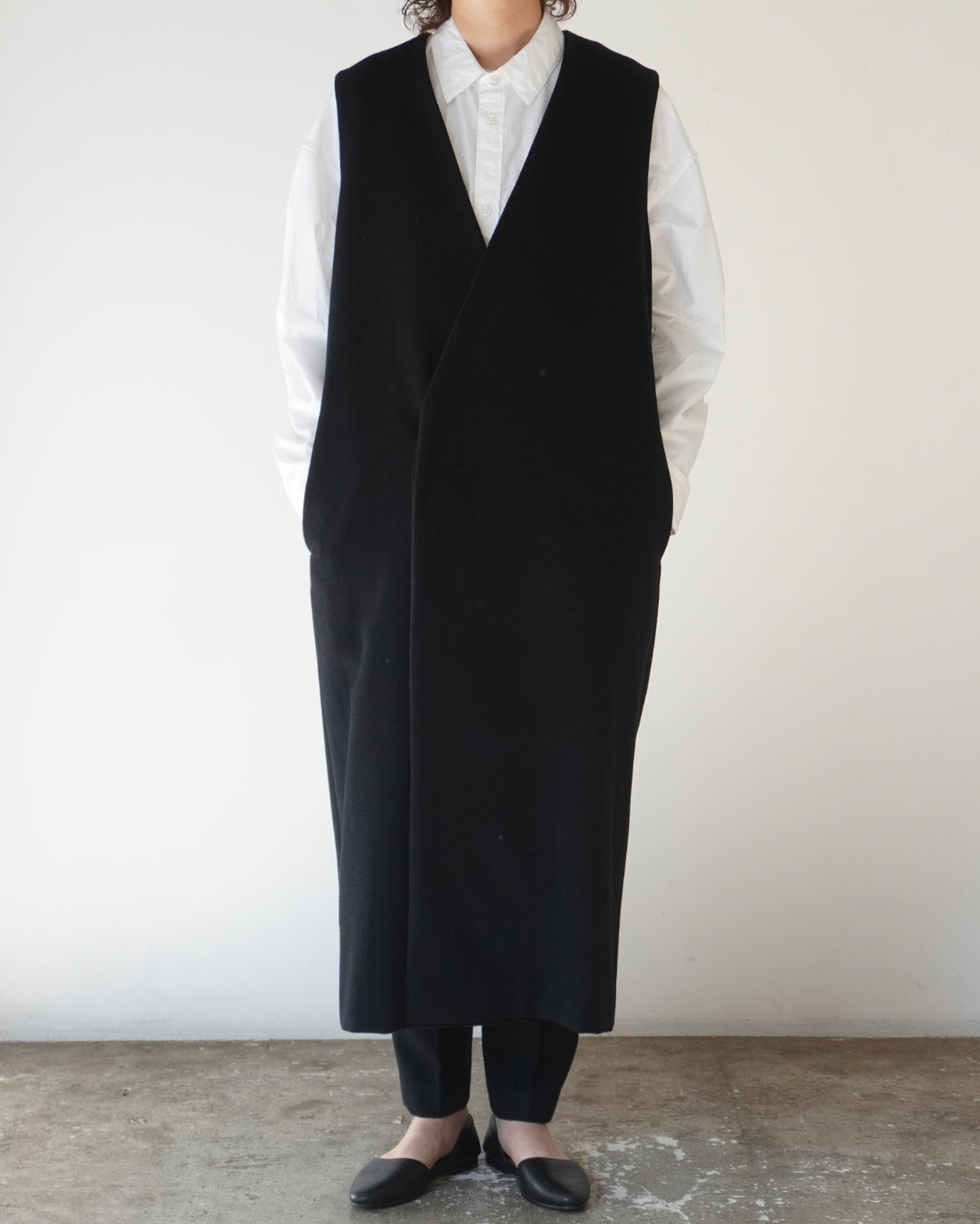 ゴーシュ ウールベロア テーパードパンツ /  ブラック