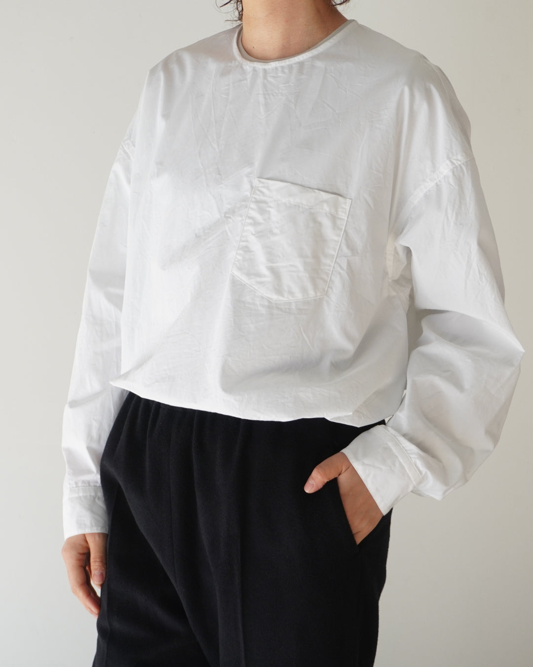 ゴーシュ ピマタイプライター 丸首ブラウス / ホワイト