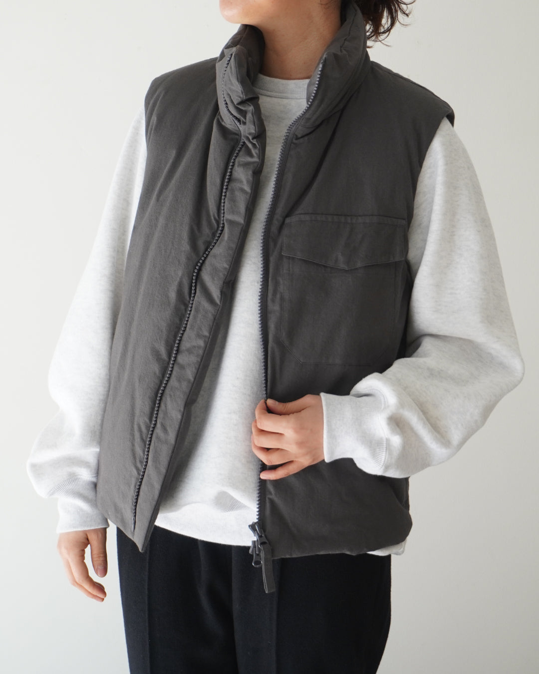 ゴーシュ コットンパフダウン ダウンベスト / チャコールグレー