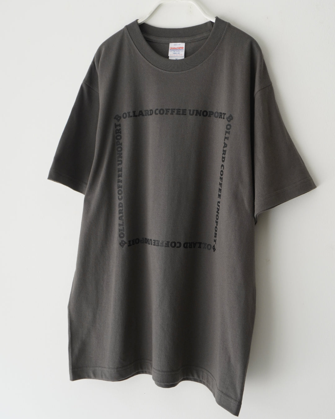 ロゴフレーム Tシャツ【3色】BOLLARD COFFEE