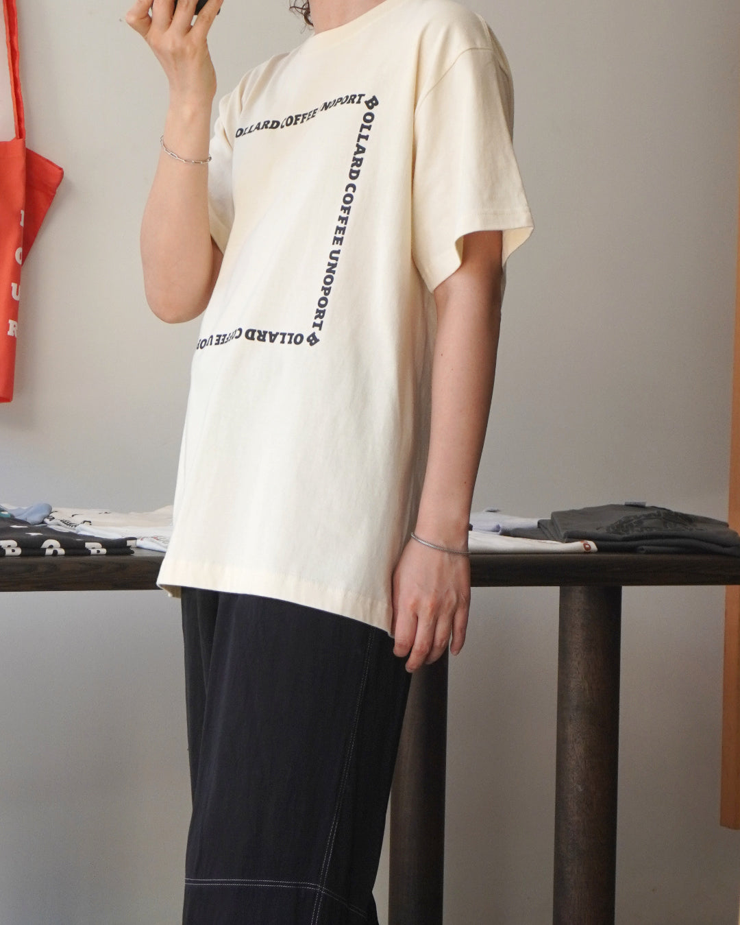 ロゴフレーム Tシャツ【3色】BOLLARD COFFEE