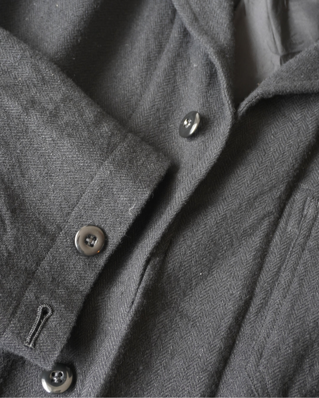 ゴーシュ リネンウールヘリンボン ロングコート / ブラック