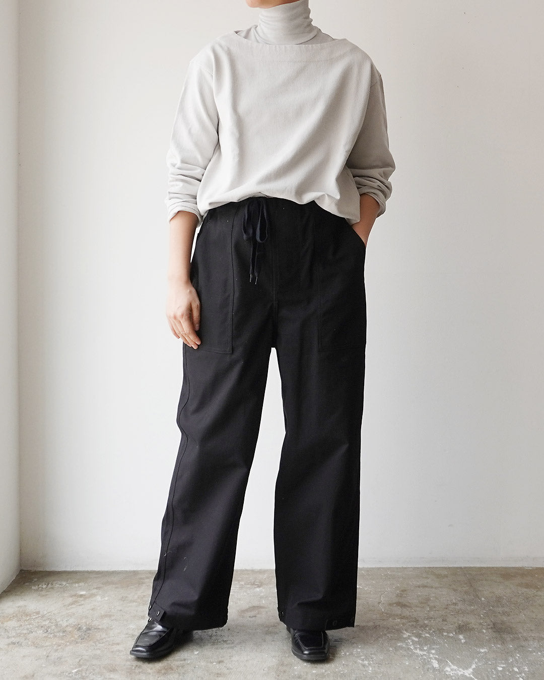 TUKI over pants / black / cotton serge – bollard